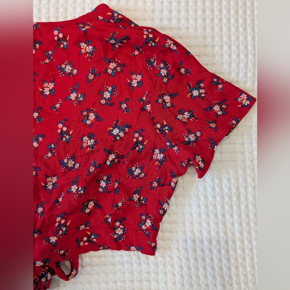 American Eagle Red Floral Button Tie-Front Crop Top Size L NWT Beach Boho Hippie - Picture 12 of 13